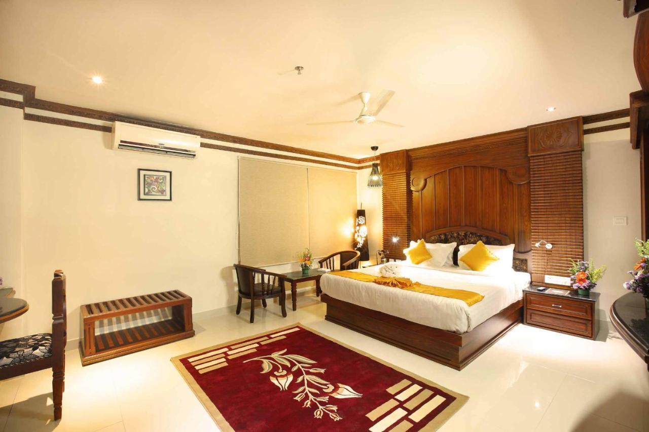 Отель Ambalakkara Regency Kottarakara Экстерьер фото