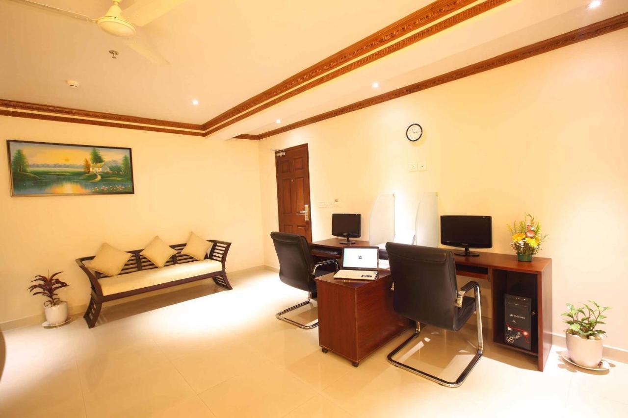 Отель Ambalakkara Regency Kottarakara Экстерьер фото